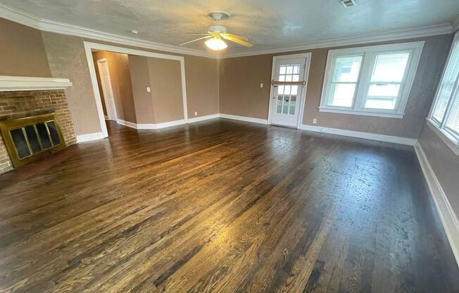 Cute 3-Bedroom, 1-Bathroom duplex Kansas City!