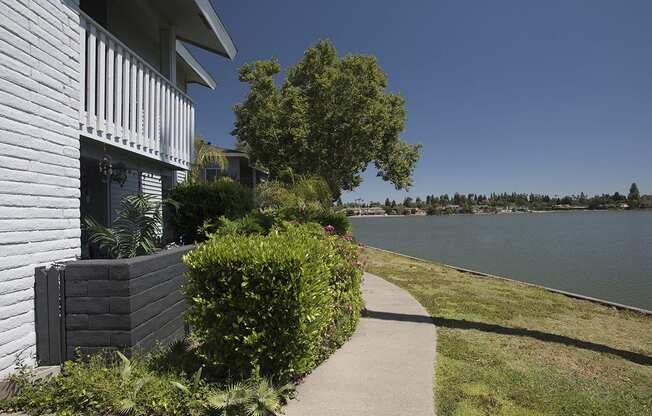 Sidewalk by building and lake l Vue at the Lake in Sacramento