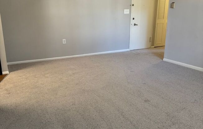 2 beds, 1 bath, 800 sqft, $1,435, Unit 232