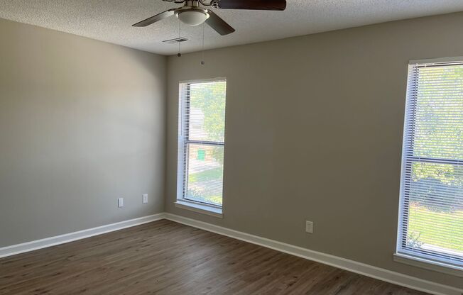 2 beds, 2 baths, $1,095, Unit Unit B