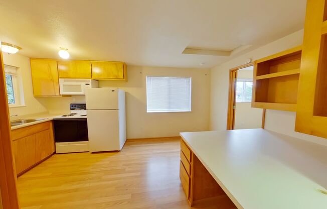 1 bed, 1 bath, $1,200, Unit C