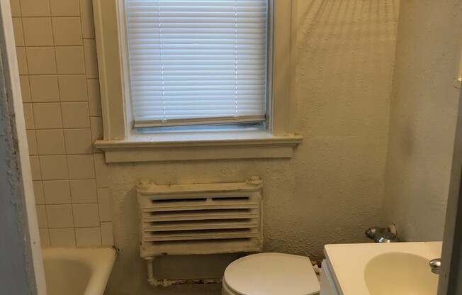 Studio, 1 bath, $725, Unit 15