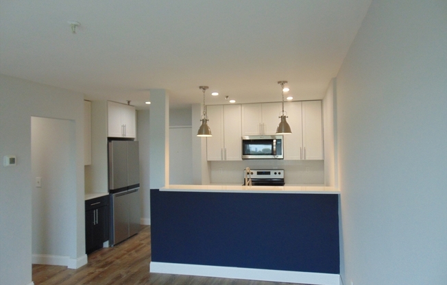 1 bed, 1 bath, 644 sqft, $2,100, Unit 310