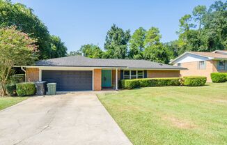 3 bd / 2 ba In Town with POOL