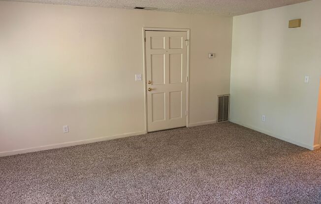 2 beds, 1 bath, $1,150, Unit 3