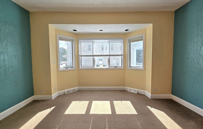 3 beds, 1 bath, $3,200, Unit 1