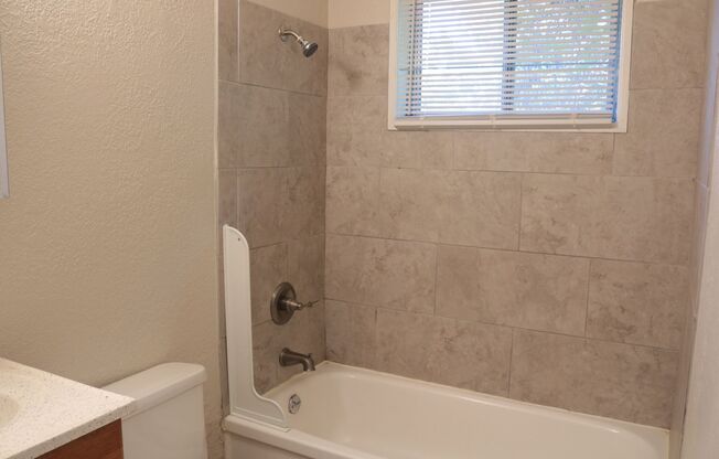 1 bed, 1 bath, 700 sqft, $800, Unit 6110-B