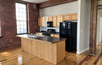 2 beds, 1 bath, $1,295