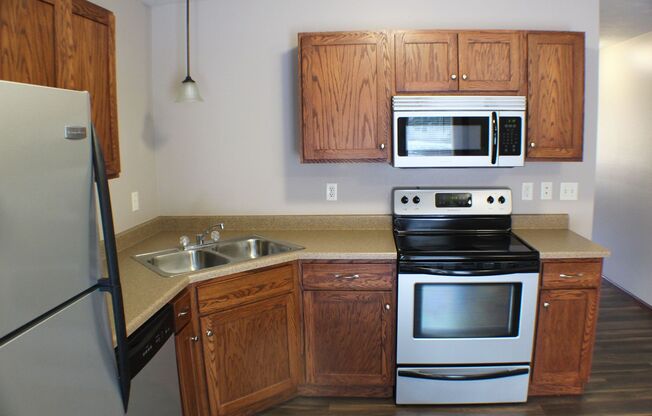 2 beds, 2 baths, 1,087 sqft, $1,195, Unit 7605-13