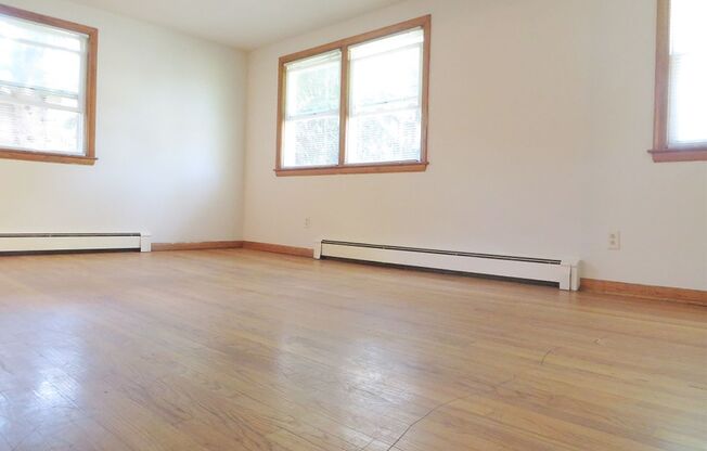 2 beds, 1 bath, 850 sqft, $1,299, Unit 5806-3 Russett
