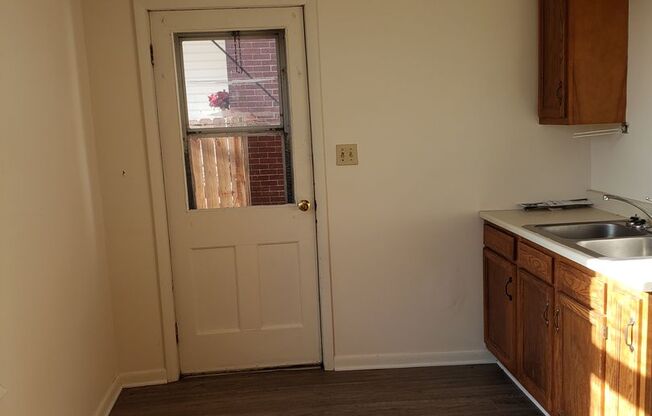 1 bed, 1 bath, $800, Unit Apt. 1