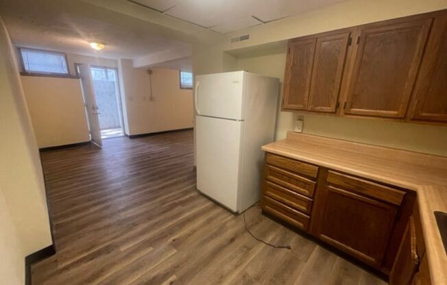 2 beds, 1 bath, 650 sqft, $700, Unit Unit 6