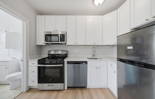 Studio, 1 bath, 343 sqft, $1,695, Unit 402