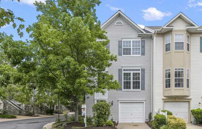 Beautiful Three Bedroom Townhouse in Alexandria/Eisenhower Ave