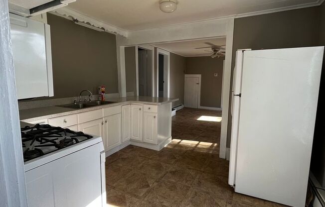 2 beds, 1 bath, $2,050