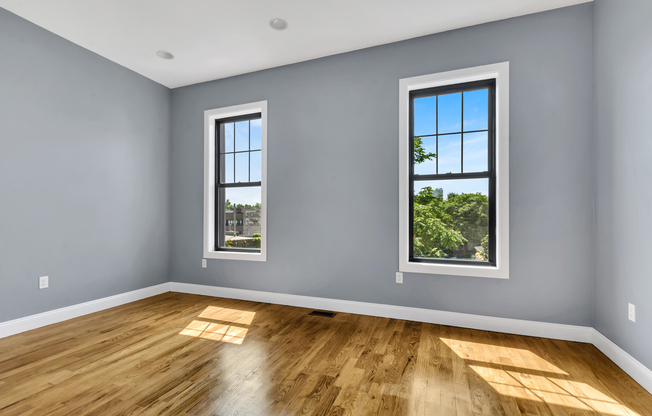 28 ROOSEVELT PL