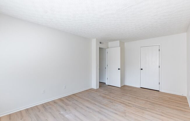 2 beds, 1 bath, 940 sqft, $1,375, Unit 05/01/8565