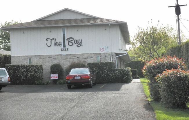 KHK1323 - The Bay