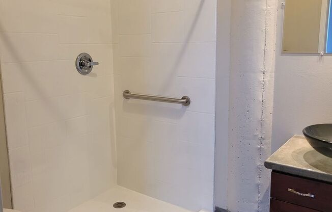 3 beds, 2 baths, 1,144 sqft, $999, Unit 632