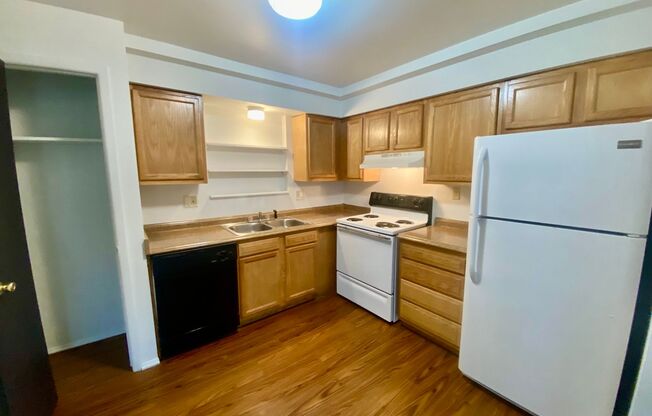 1 bed, 1 bath, 700 sqft, $1,045, Unit 11