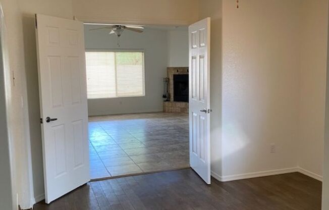 3 beds, 2 baths, $2,450, Unit Maricopa Ave