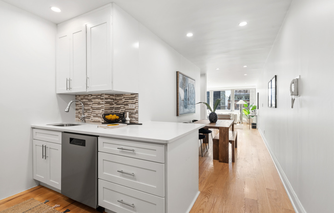 1 bed, 1 bath, 813 sqft, $5,300, Unit 7K