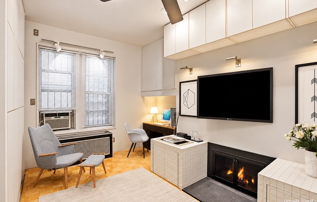 344 W 12 ST