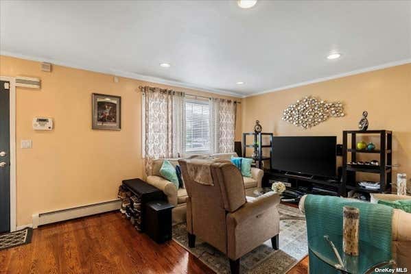 3 beds, 1 bath, $2,800