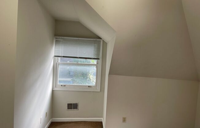 2 beds, 1 bath, $1,425