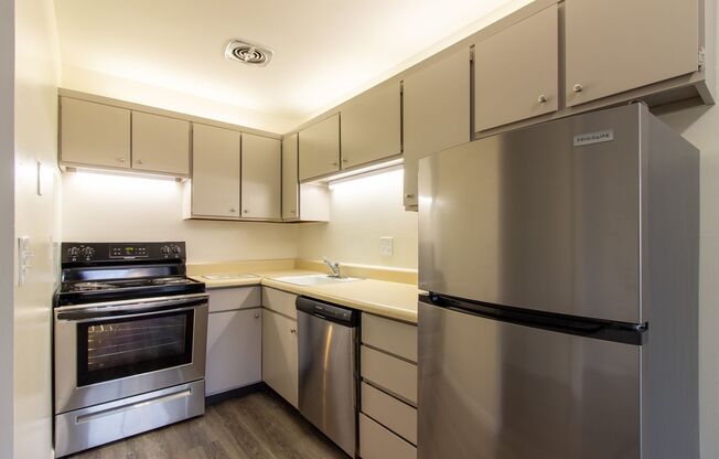 Lakeland Apartments