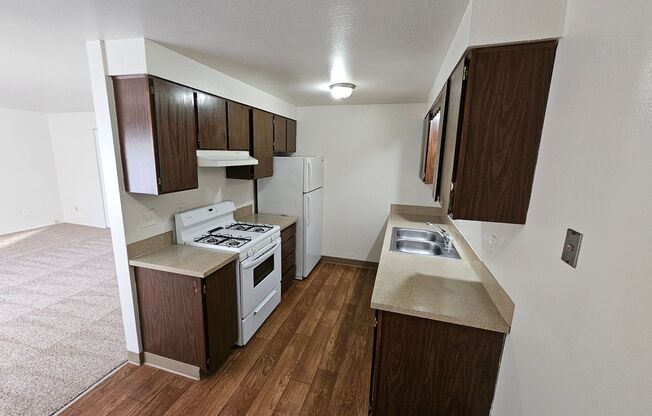 2 beds, 1 bath, $1,250, Unit 161