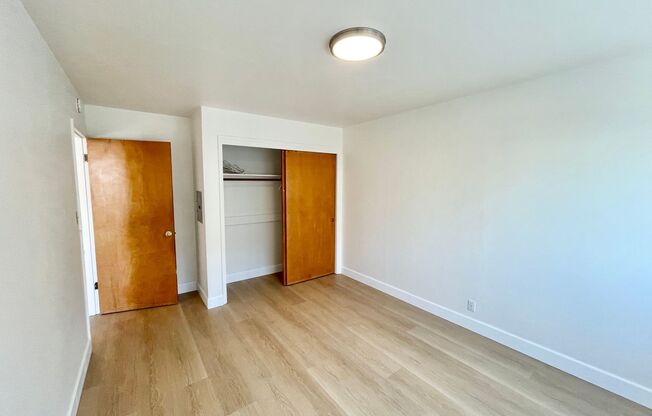 Perfectly located 1BR/1BA Nob Hill Apartment! Parking! PROGRESSIVE