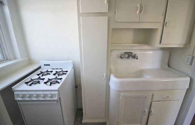 1 bed, 1 bath, 2 sqft, $950, Unit #504