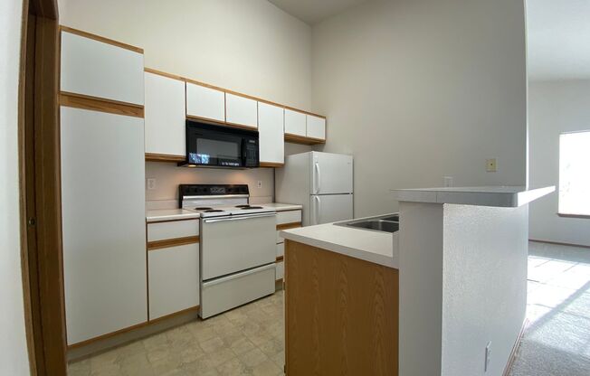 2 beds, 1 bath, $1,075, Unit K43