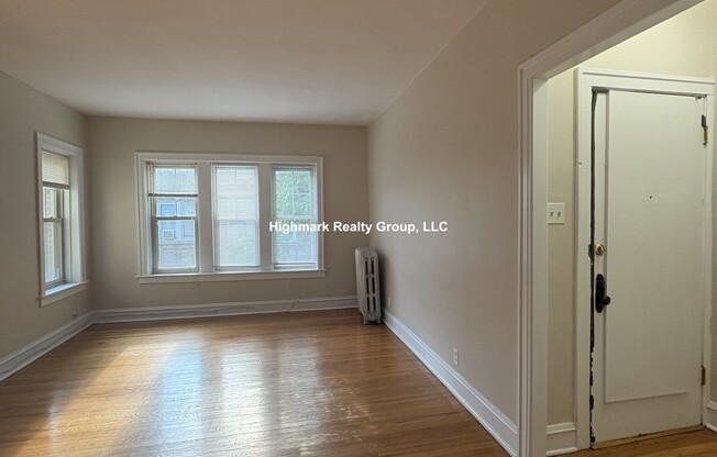 828 Reba Pl