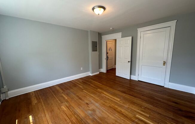 Studio, 1 bath, $1,950, Unit 12 Brooks Park #7