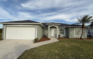 Prime location in NW Cape Coral. Rental single family with 3Bed/2Bath and fenced backyard.