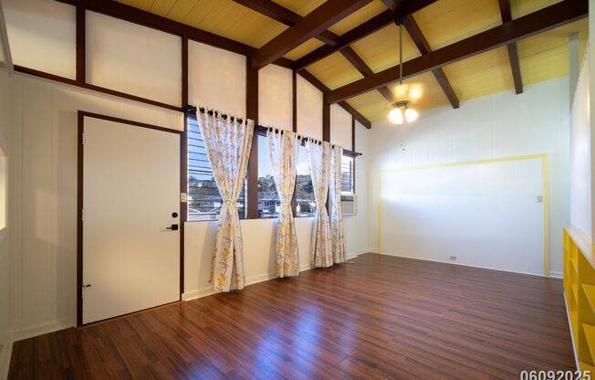 MOANALUA GARDENS 3BR/2BA/1 Assigned parking, plenty of street parking.