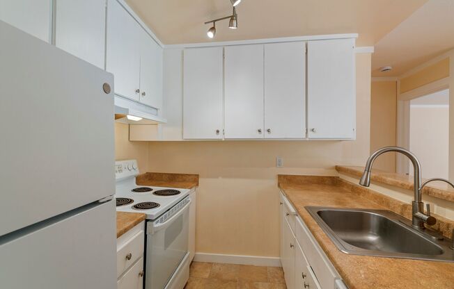 1 bed, 1 bath, $2,250, Unit 106