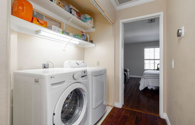 Top Floor Furnished 2 Bedroom Home Near SDSU, UCSD, and Fashion Valley! Water and Internet Included!