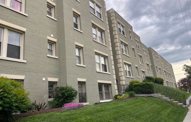THE BROOKLAND |Top Floor Apt in Boutique Bldg |1 Bd | Full of Sunshine