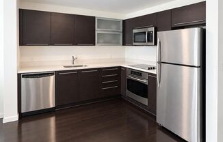 Ivy at Riverfront. Enjoy this 1 bedroom unit. Spacious with lots of light.