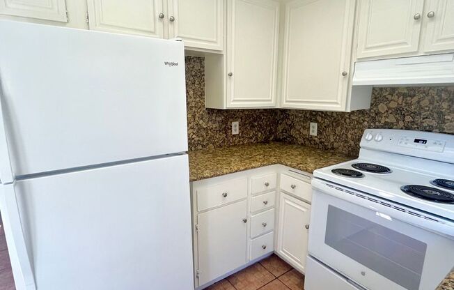 1450 Melrose Ave #35 - 2 Story Townhome, W/D hook ups - $1,000 Off First Month's Rent
