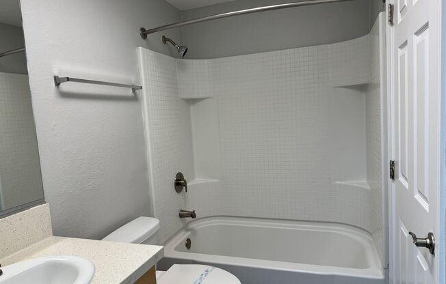 2 beds, 1.5 baths, 866 sqft, $2,800, Unit 810U6