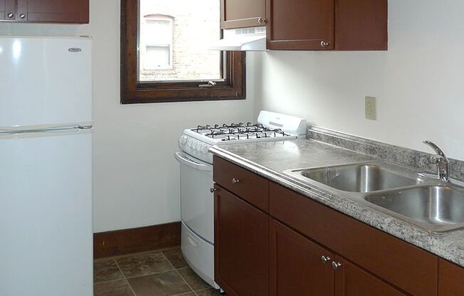 1 bed, 1 bath, 410 sqft, $915, Unit 15 - 35