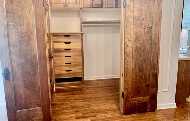 Studio, 1 bath, 300 sqft, $1,405, Unit 644-302