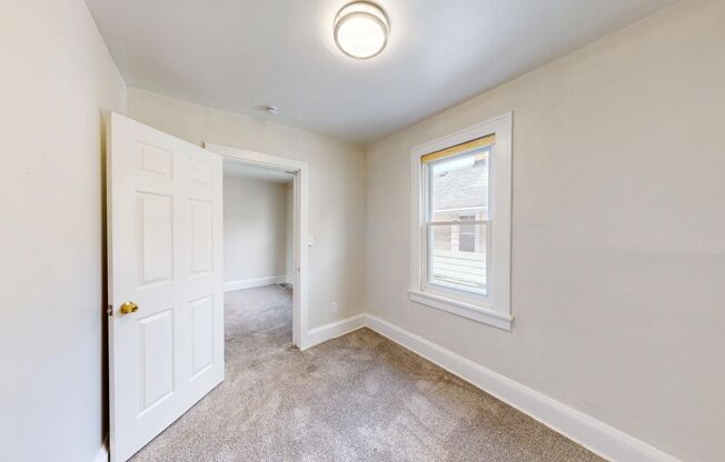 2 beds, 1 bath, 735 sqft, $900, Unit Unit 4