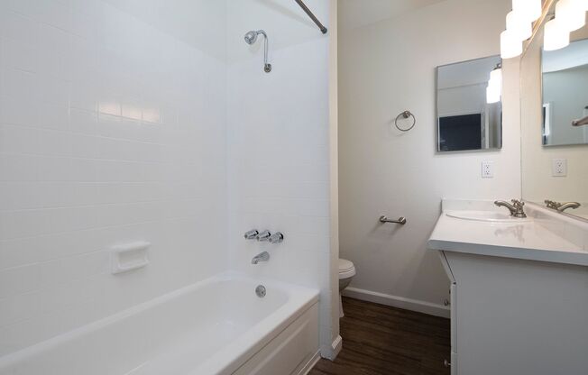 1 bed, 1 bath, $2,395, Unit 90-05