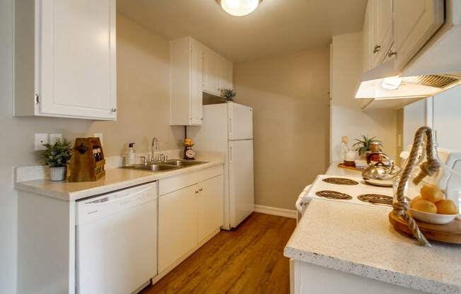 Las Ventanas Apartments Empty Apartment Kitchen