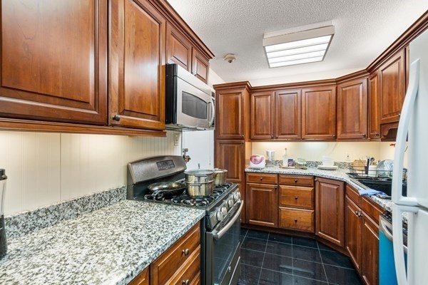 2 beds, 2 baths, 1,265 sqft, $4,000, Unit 805